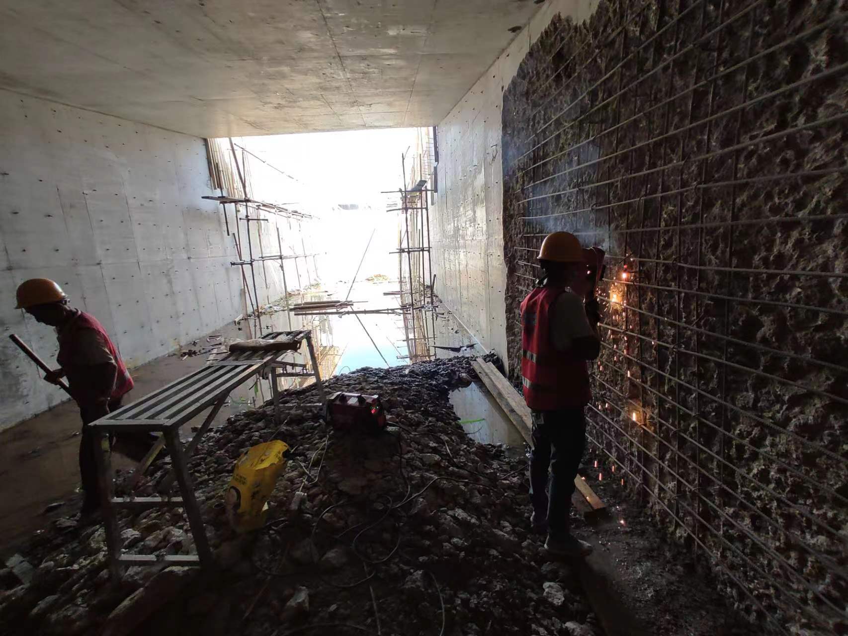 威海挖断承重墙导致楼体开裂，加固施工方案出炉